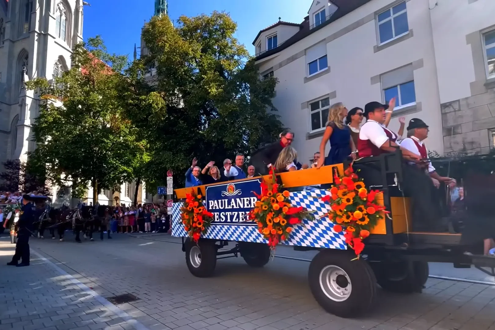 Oktoberfest Paulaner Festzelt Tent (Winzerer Fähndl